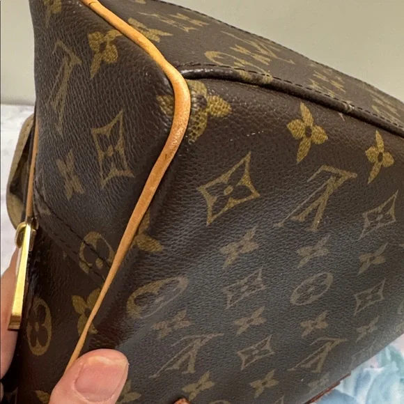 Authentic Louis Vuitton Manhattan PM Brown and Gold Monogram Satchel - Picture 4 of 16